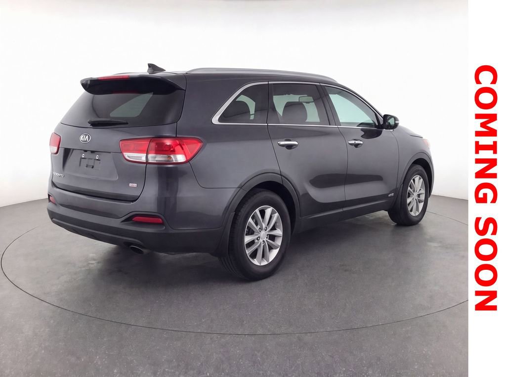 Used 2017 Kia Sorento LX w/ LX Convenience Package image 5