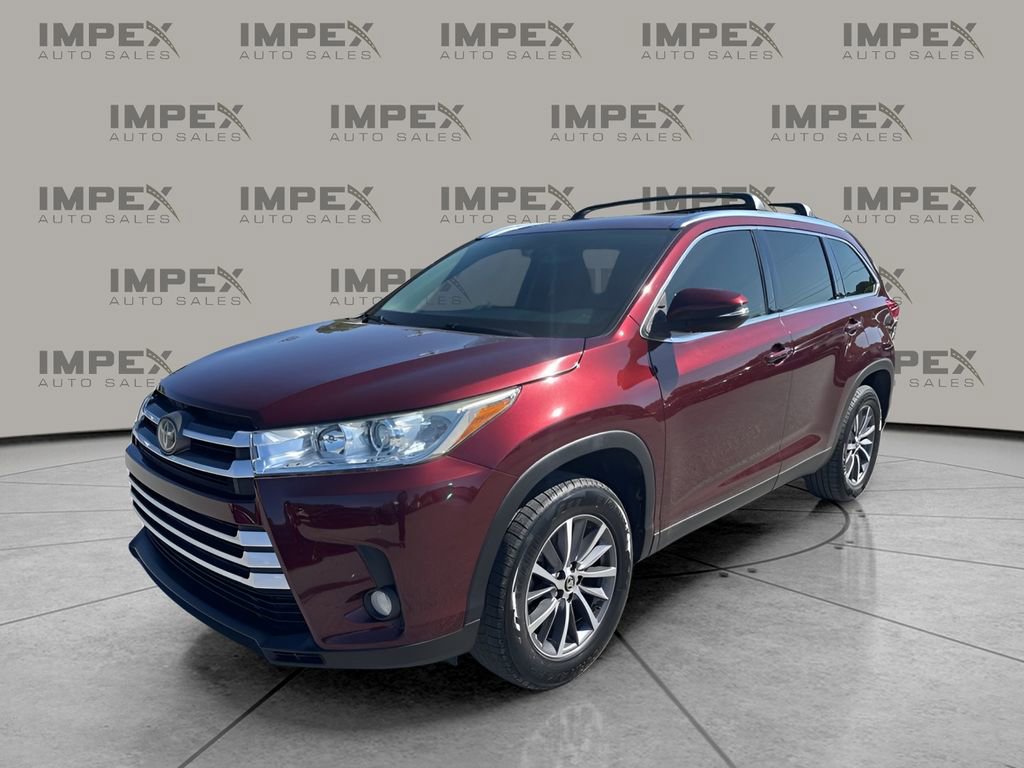 Used 2019 Toyota Highlander XLE FWD image 1