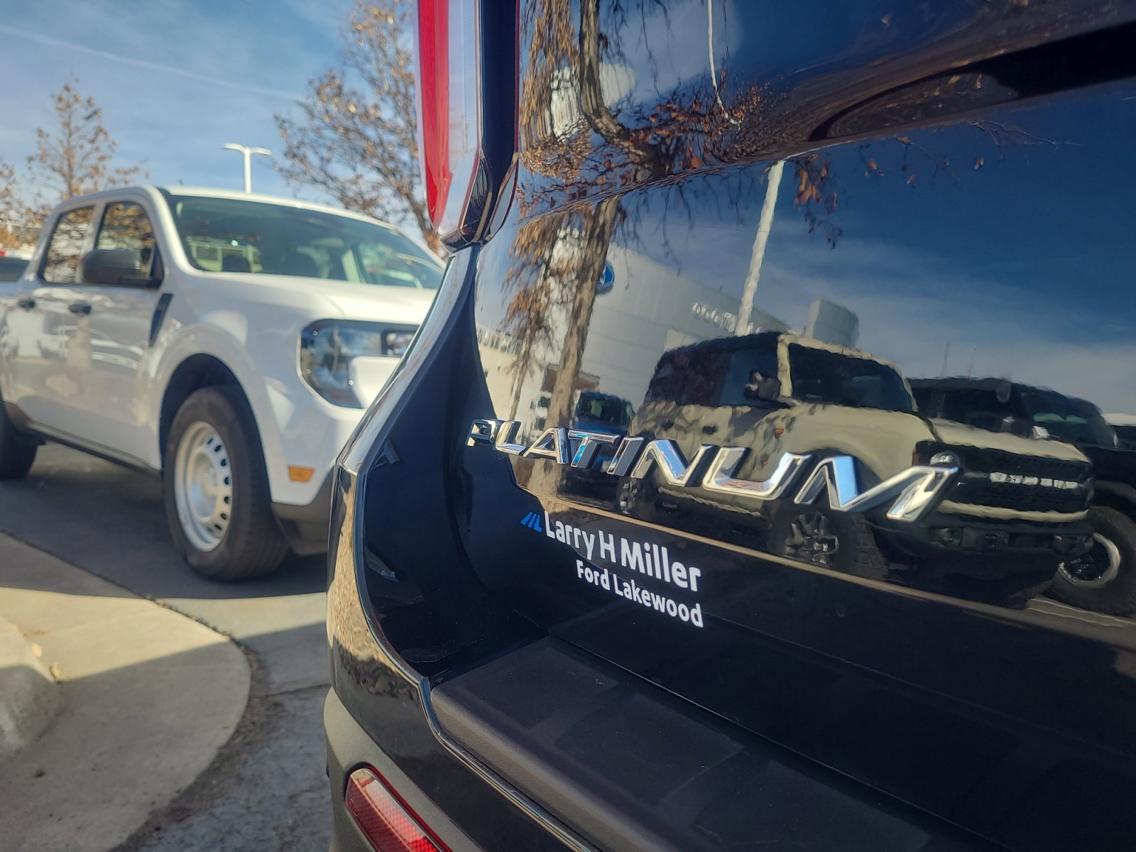 Certified 2025 Ford Explorer Platinum w/ Ultimate Package image 24