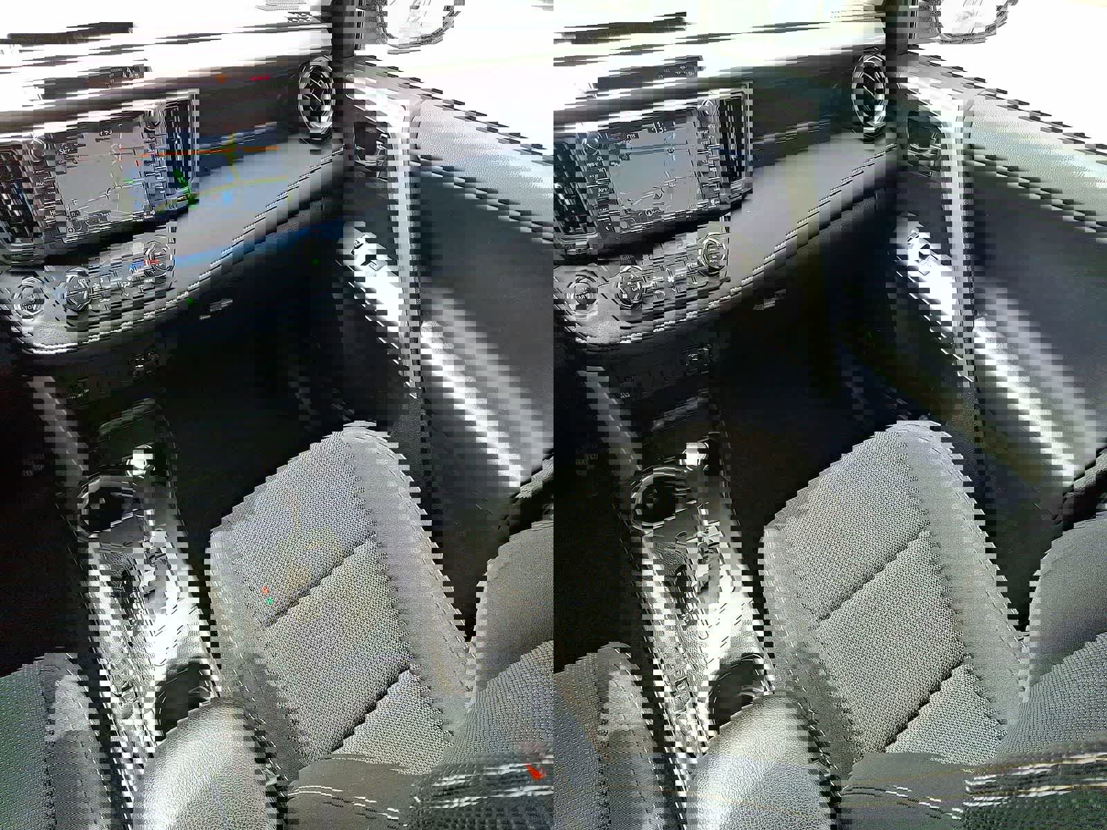 Used 2018 Toyota RAV4 XLE AWD/4WD image 12