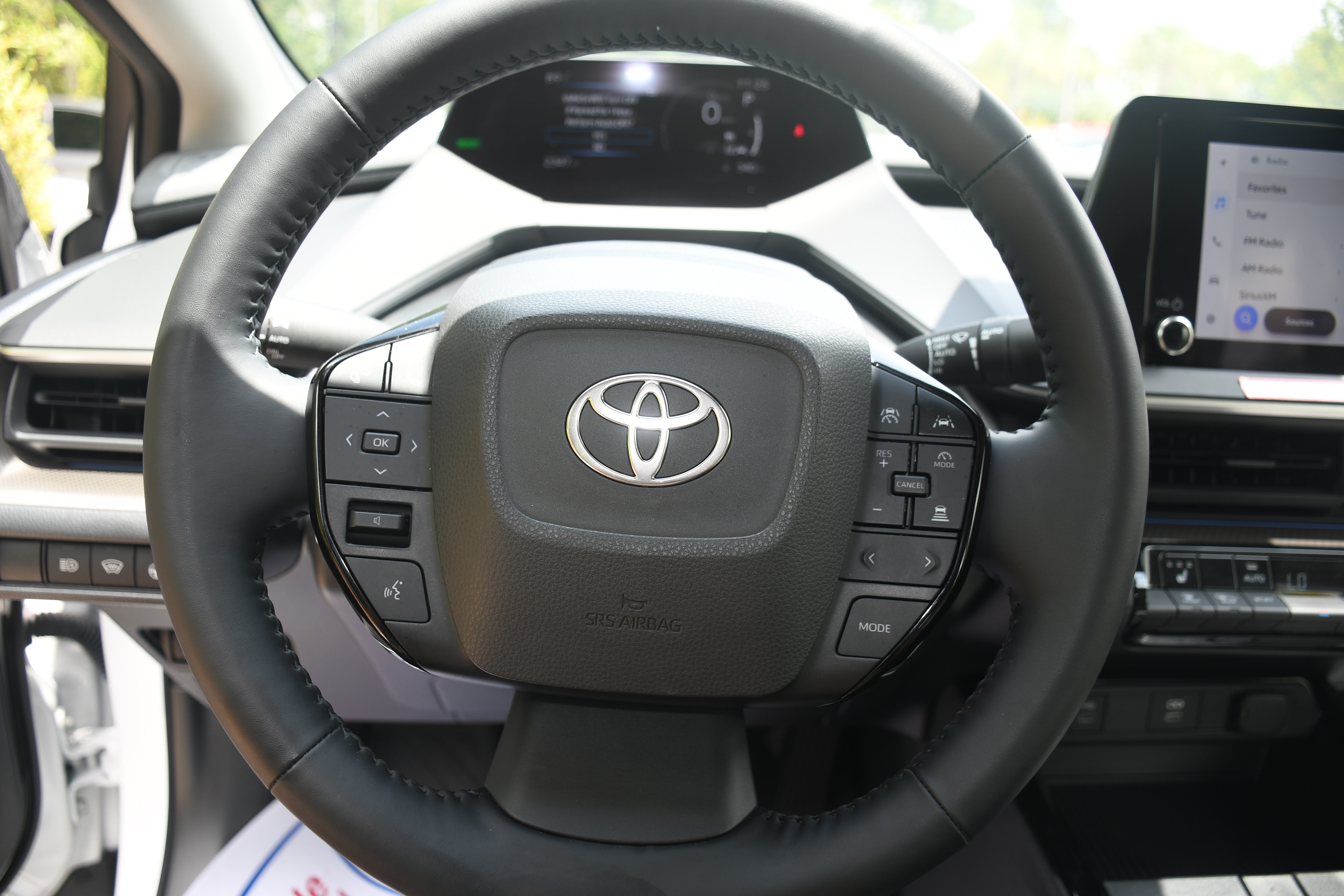 Used 2025 Toyota Prius XLE FWD image 12