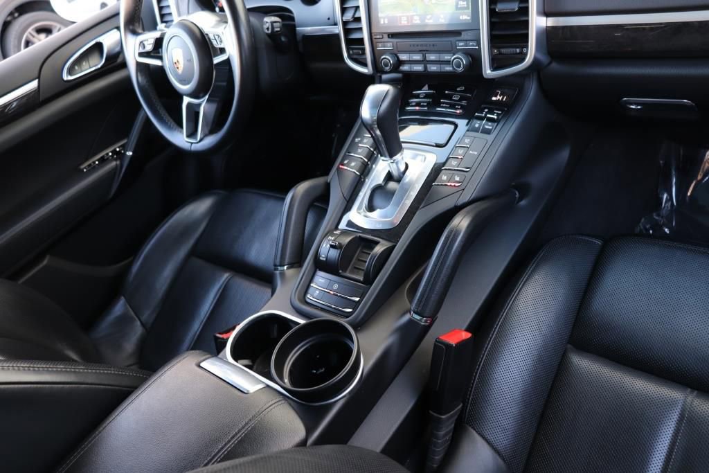 Used 2018 Porsche Cayenne S image 53