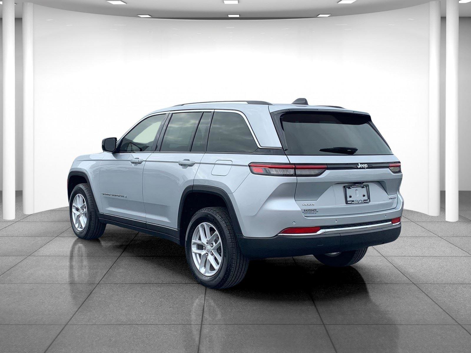Used 2023 Jeep Grand Cherokee Laredo X image 5