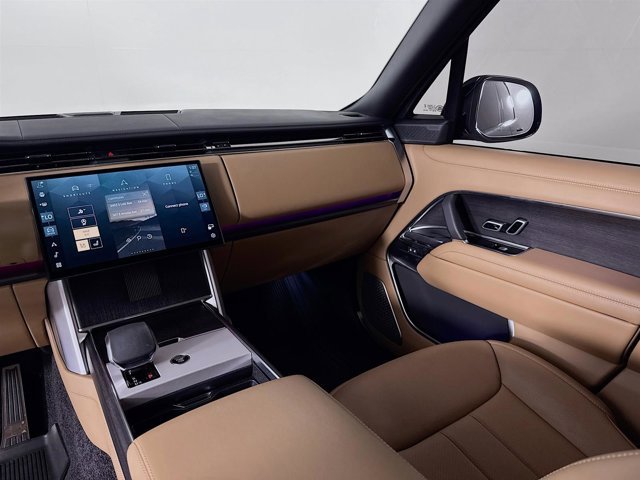 Used 2025 Land Rover Range Rover Long Wheelbase Autobiography image 26