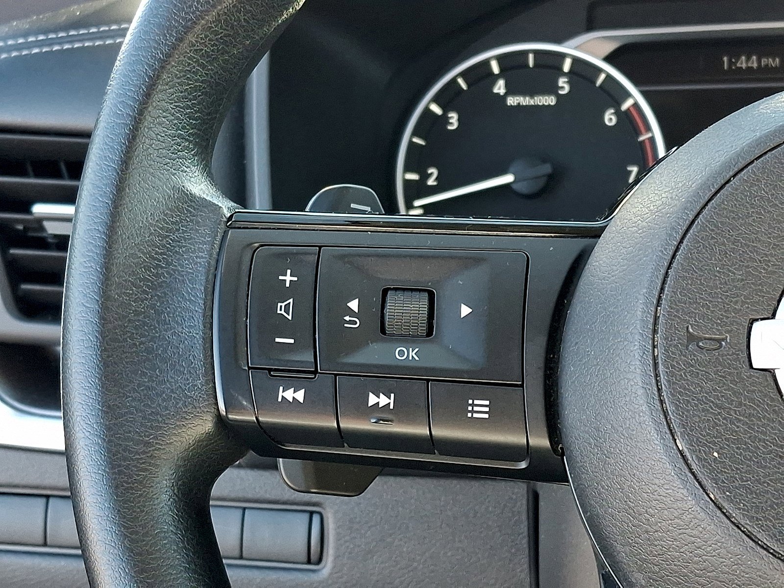 Used 2023 Nissan Rogue SV image 19