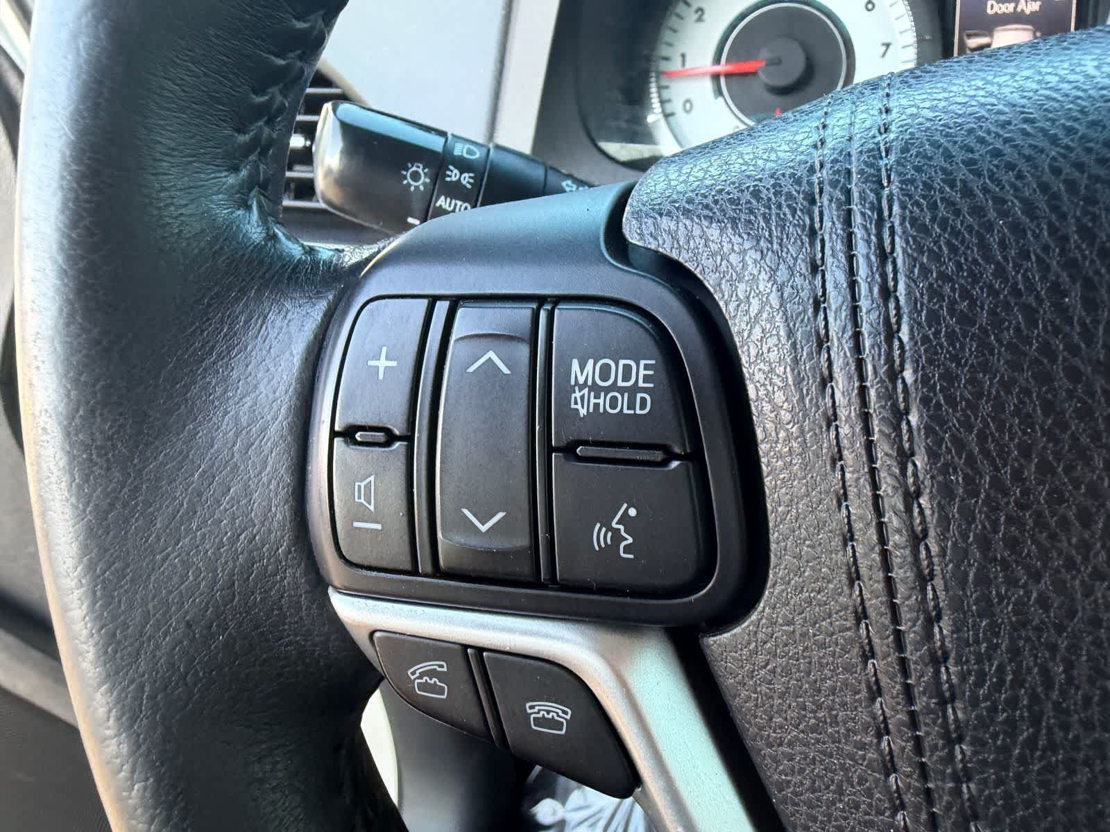 Used 2015 Toyota Sienna SE Premium FWD image 19