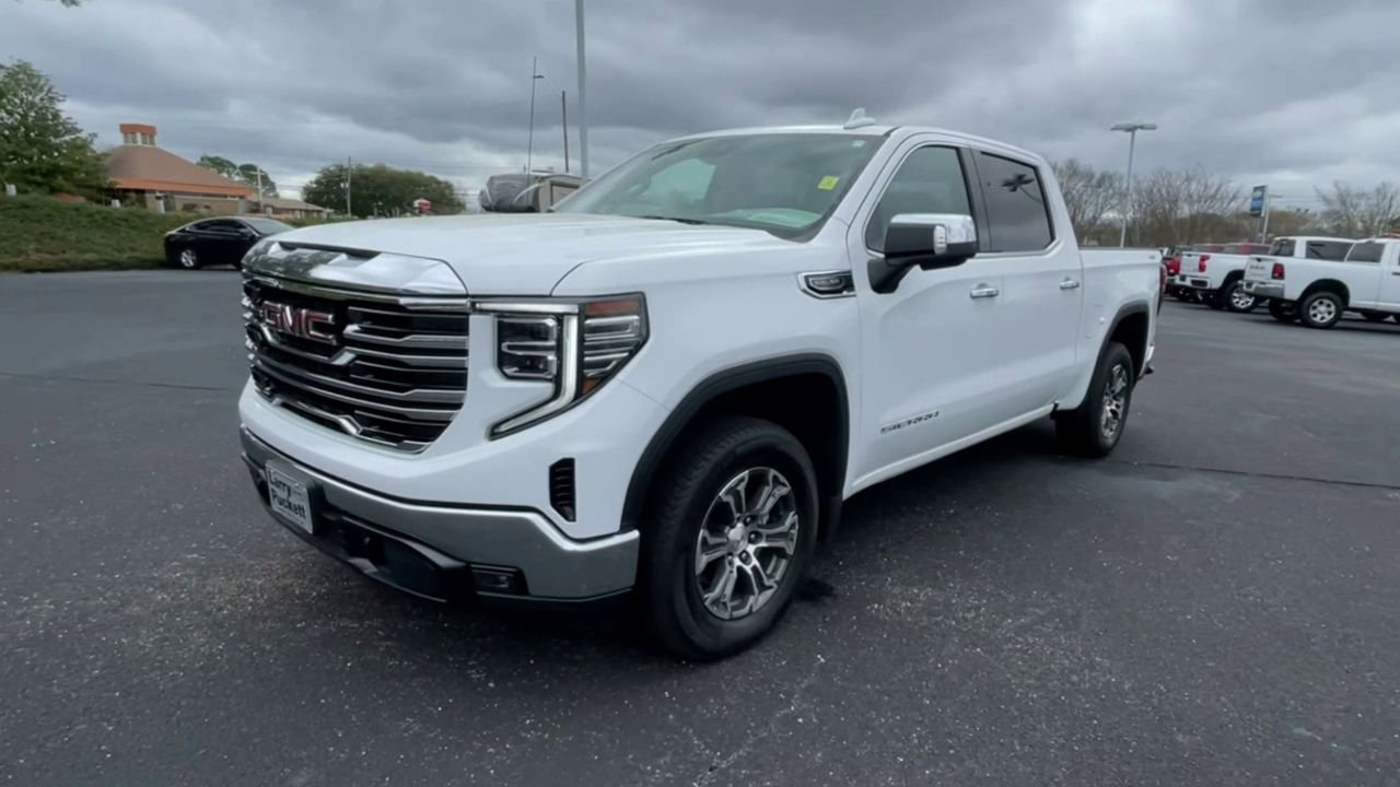 Used 2024 GMC Sierra 1500 SLT AWD/4WD image 4