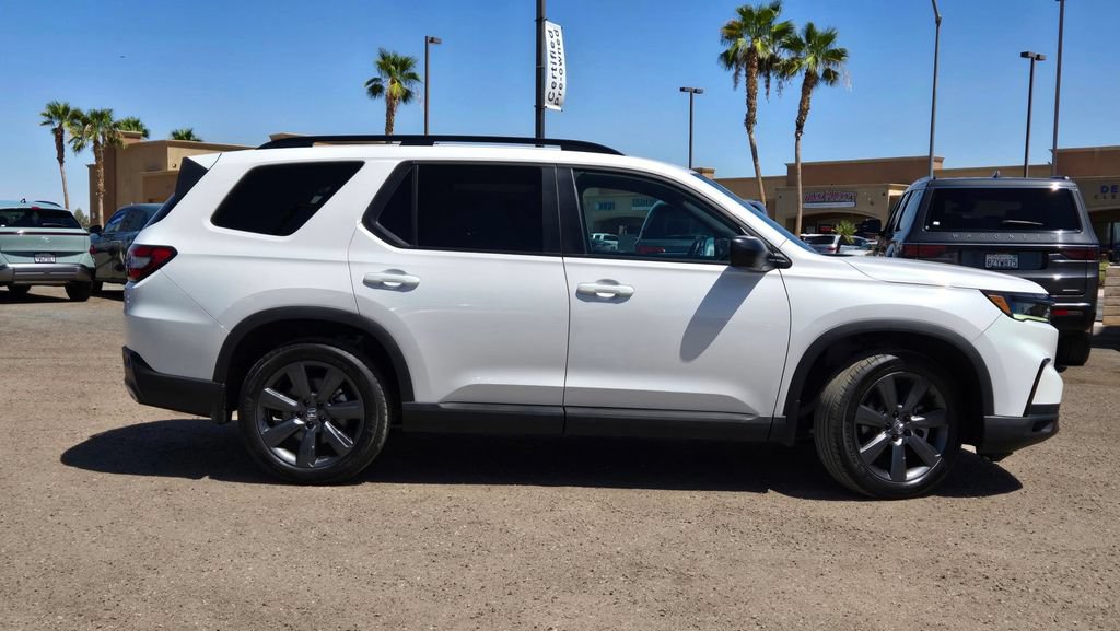 Used 2025 Honda Pilot Sport image 3