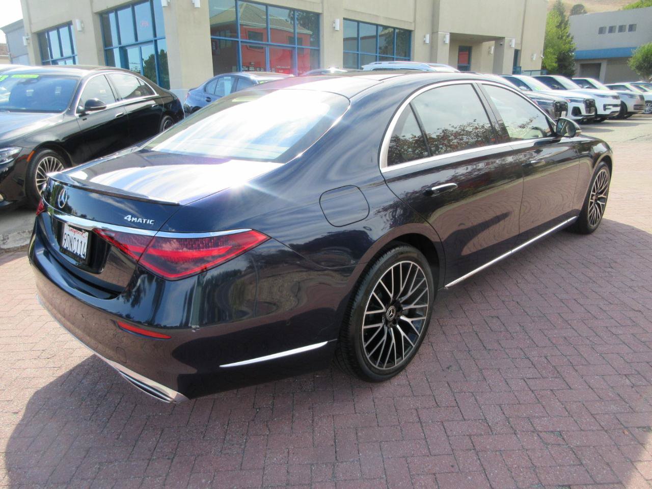 Used 2022 Mercedes-Benz S 580 4MATIC Sedan image 2