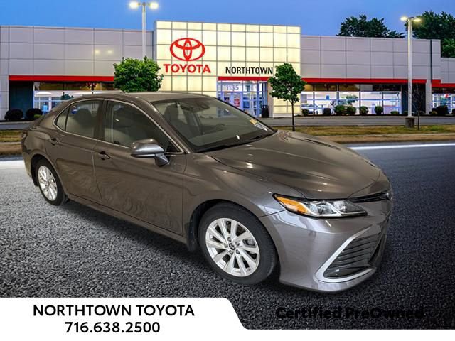 Used 2023 Toyota Camry LE image 2