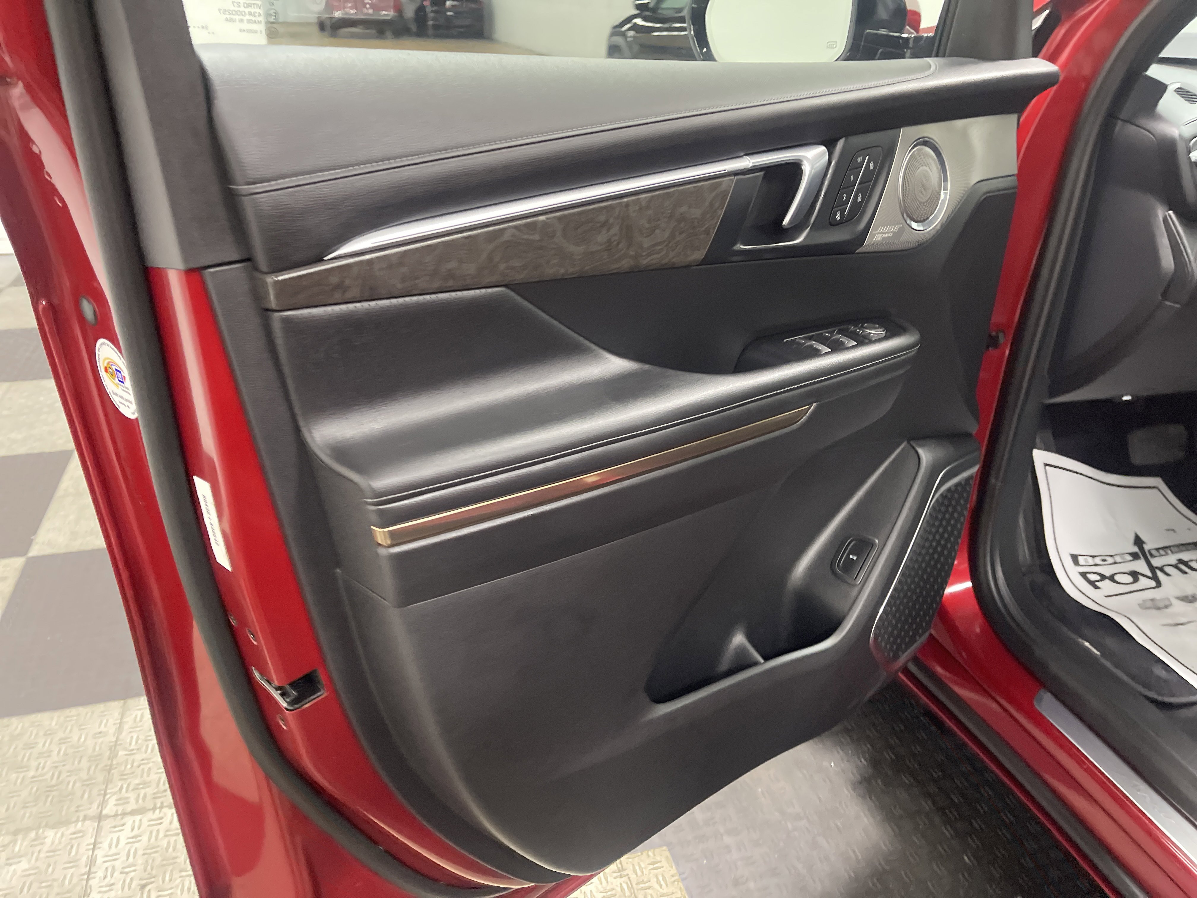 Used 2025 Buick Enclave Avenir FWD image 10