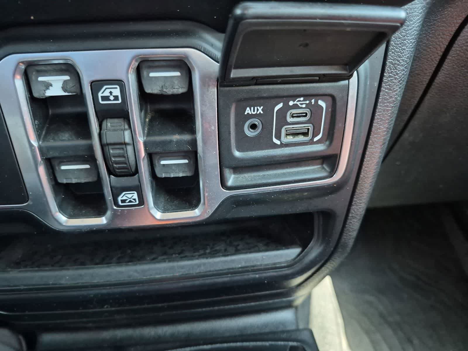 Used 2020 Jeep Gladiator Overland AWD/4WD image 22