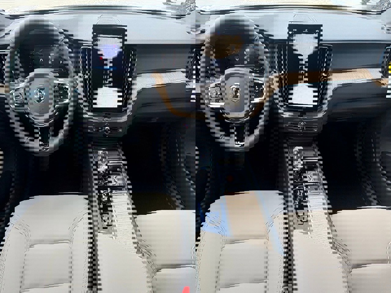 New 2026 Volvo XC60 B5 Plus w/ Protection Package Premier image 9