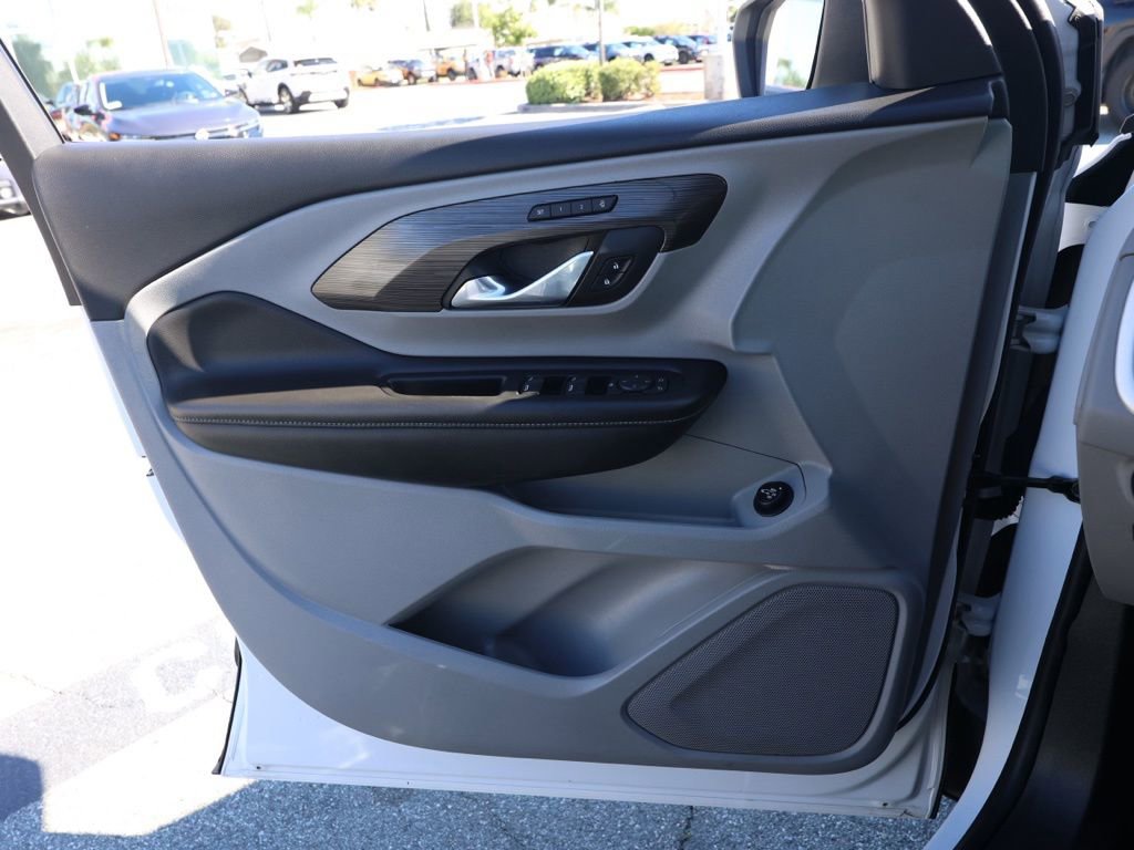 Used 2024 GMC Terrain SLT image 23