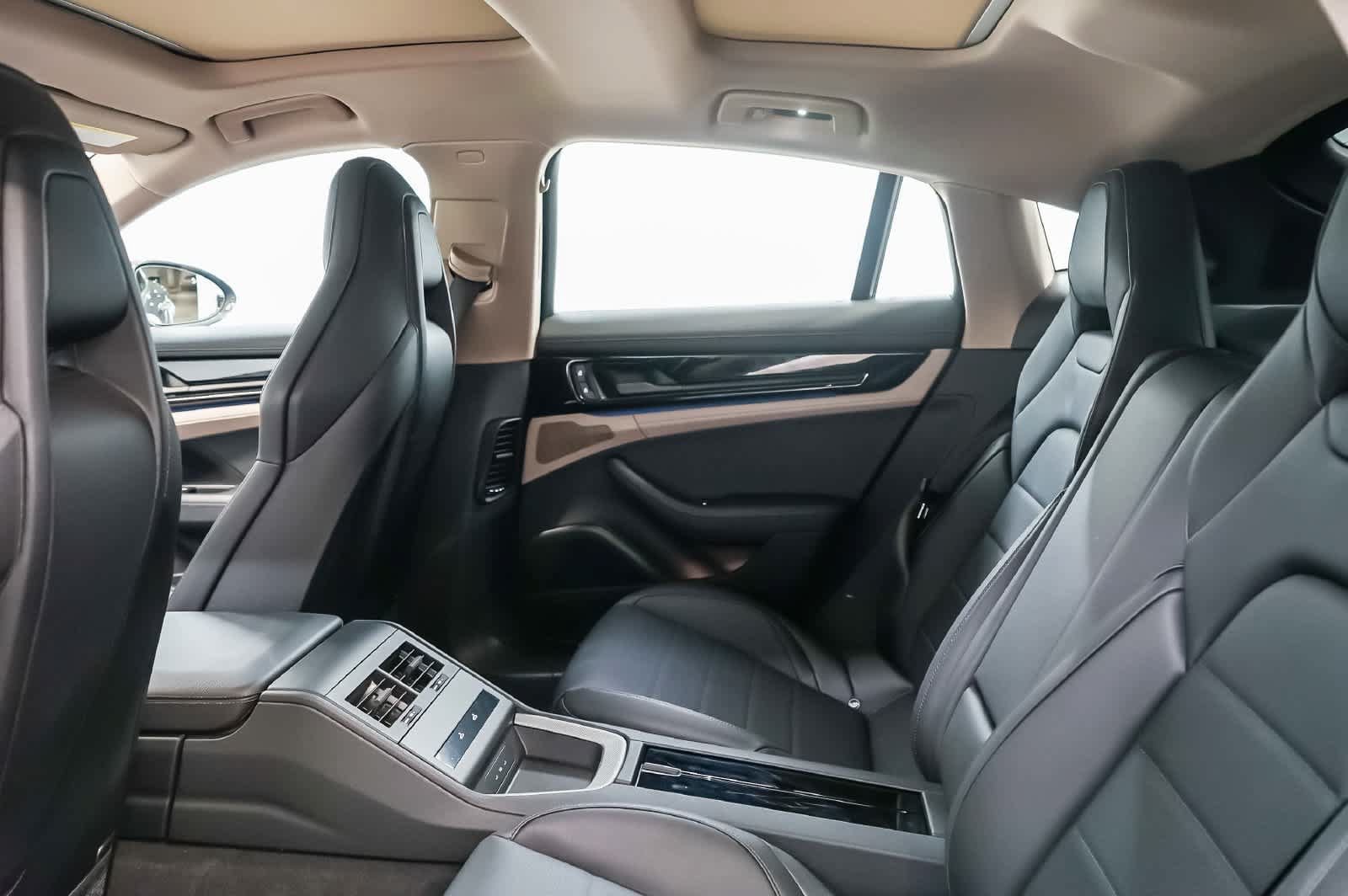 Certified 2025 Porsche Panamera RWD image 24