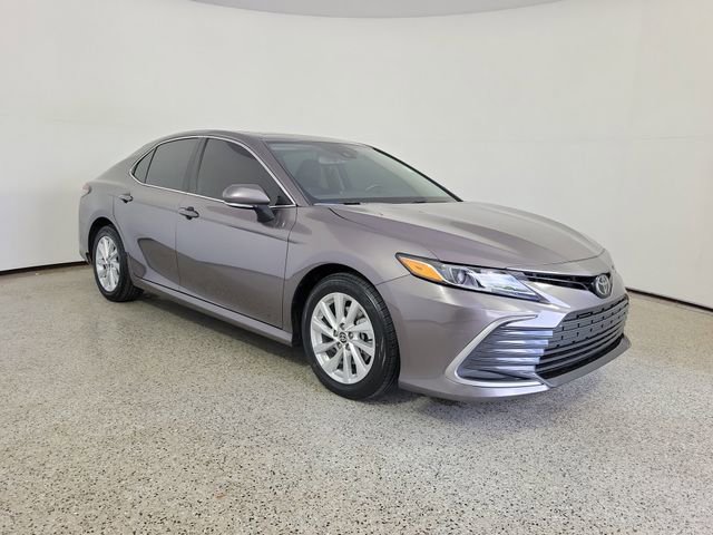 Used 2024 Toyota Camry LE w/ Convenience Package FWD image 4