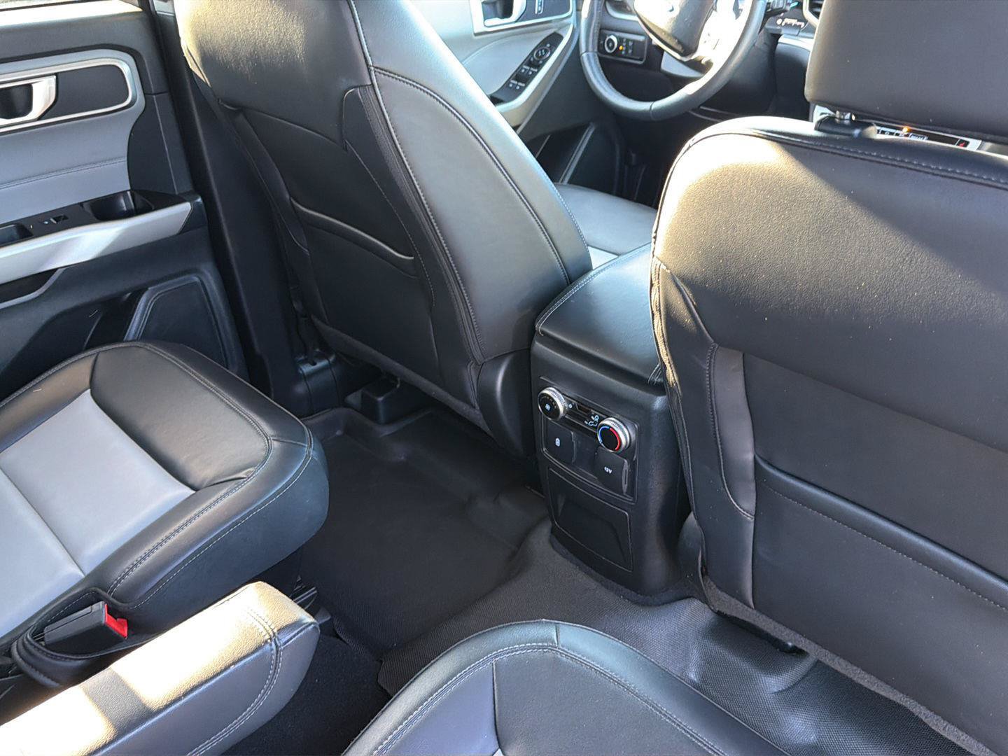 Used 2023 Ford Explorer XLT RWD image 16