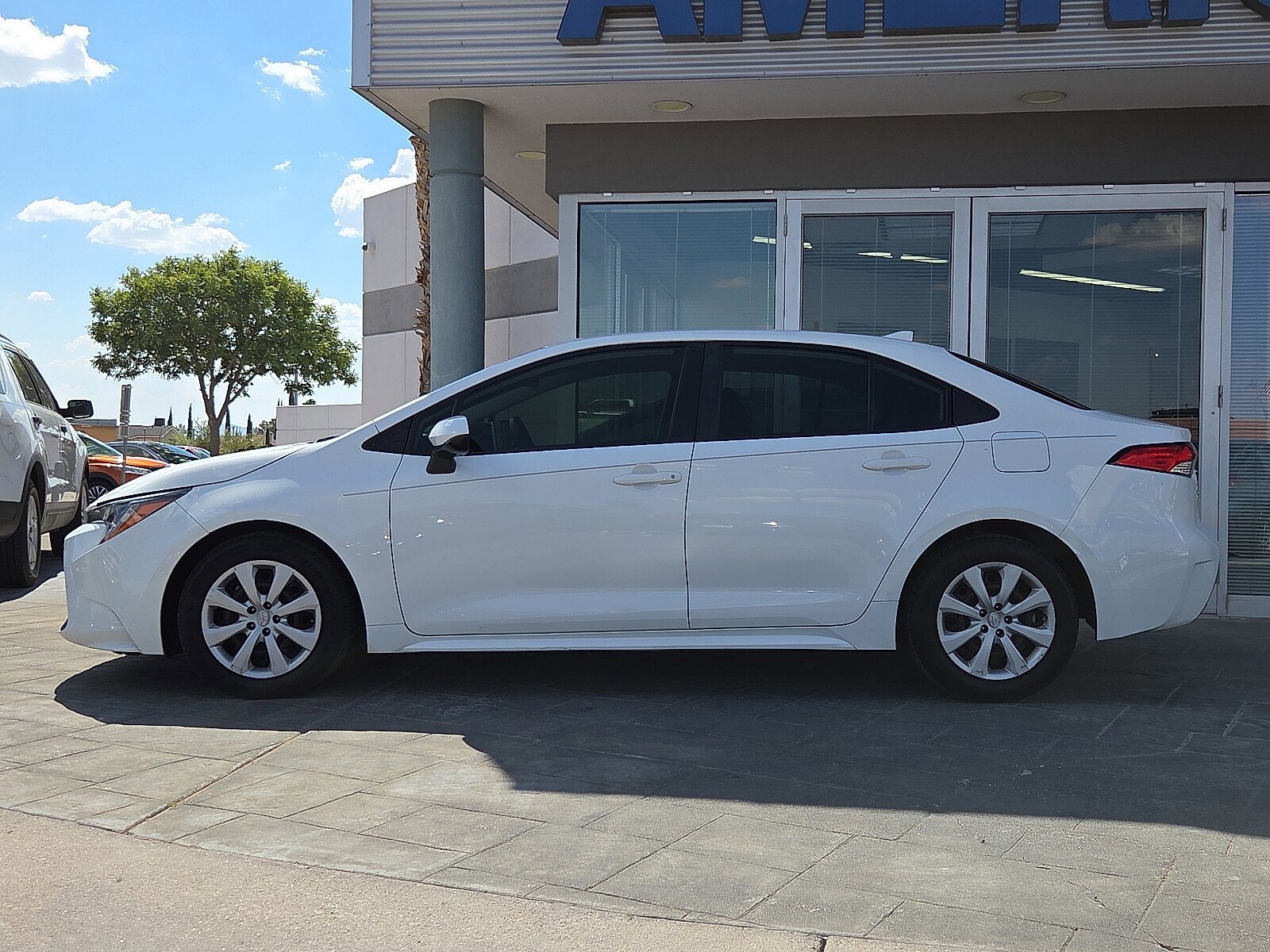 Used 2021 Toyota Corolla LE image 3