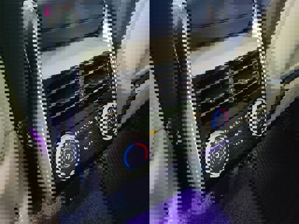 New 2024 Land Rover Range Rover SV image 24