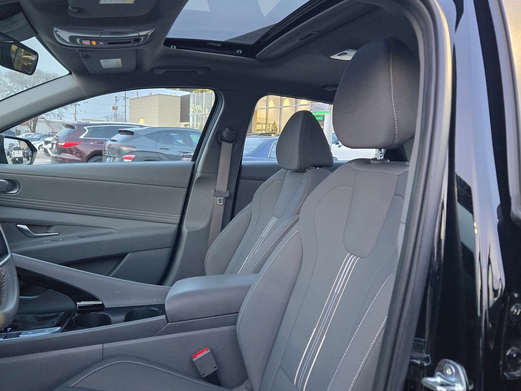 Used 2024 Hyundai Elantra SEL w/ Convenience Package image 29