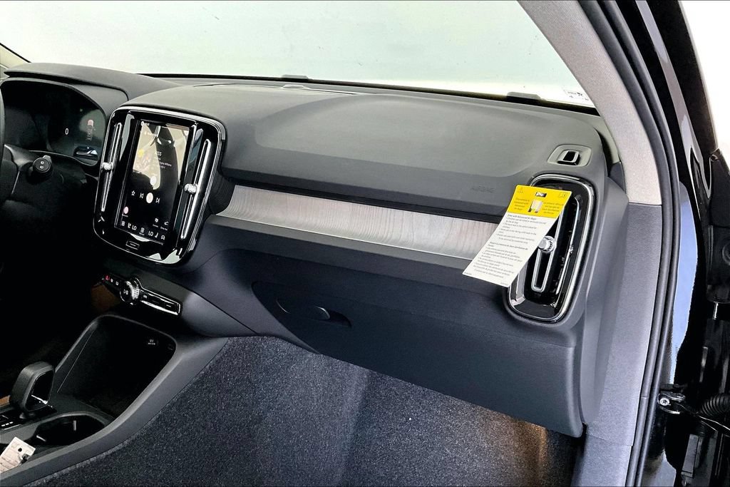 New 2026 Volvo XC40 B5 Core w/ Protection Package Premier AWD/4WD image 9