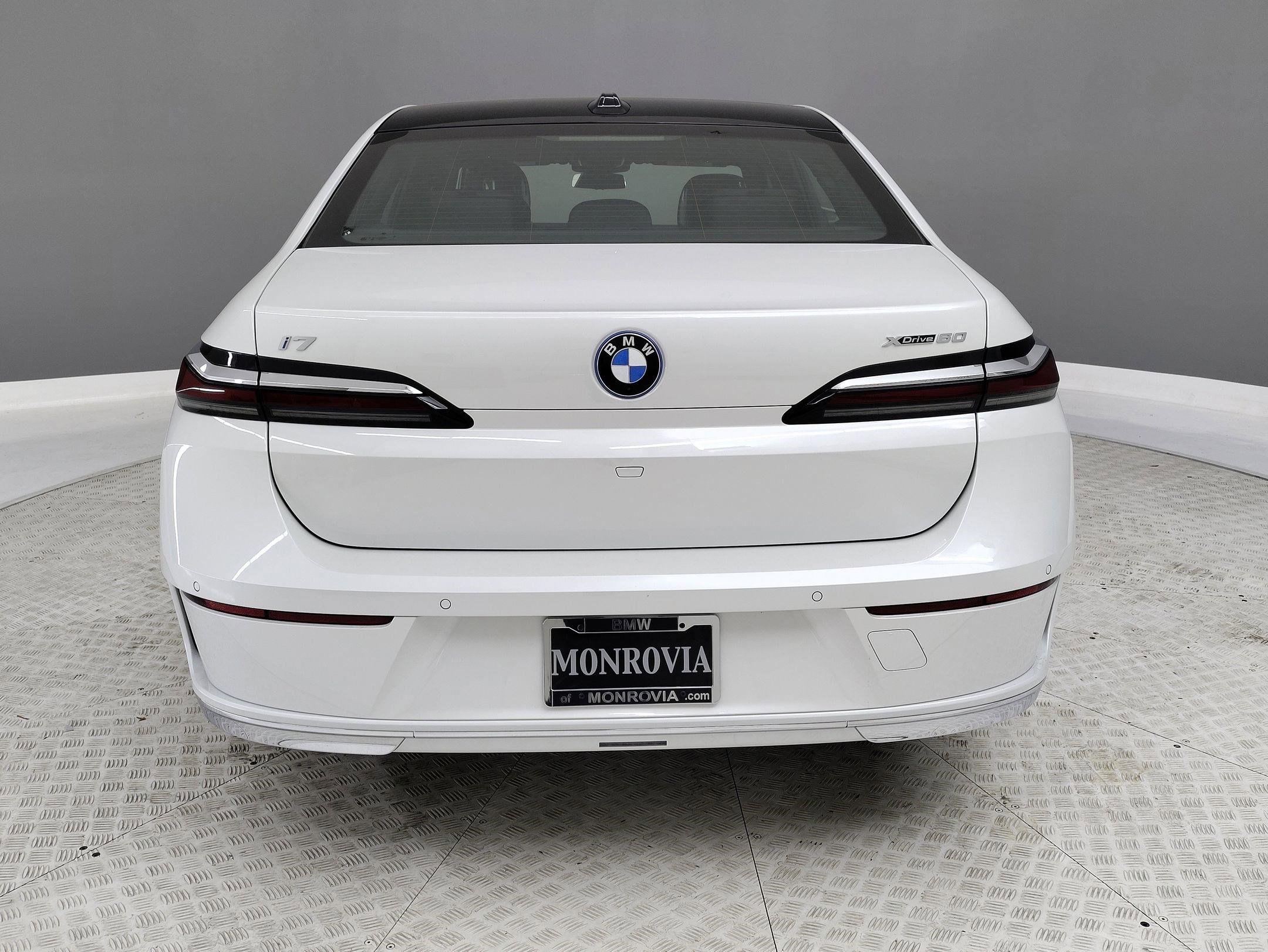 Used 2025 BMW i7 xDrive60 image 7