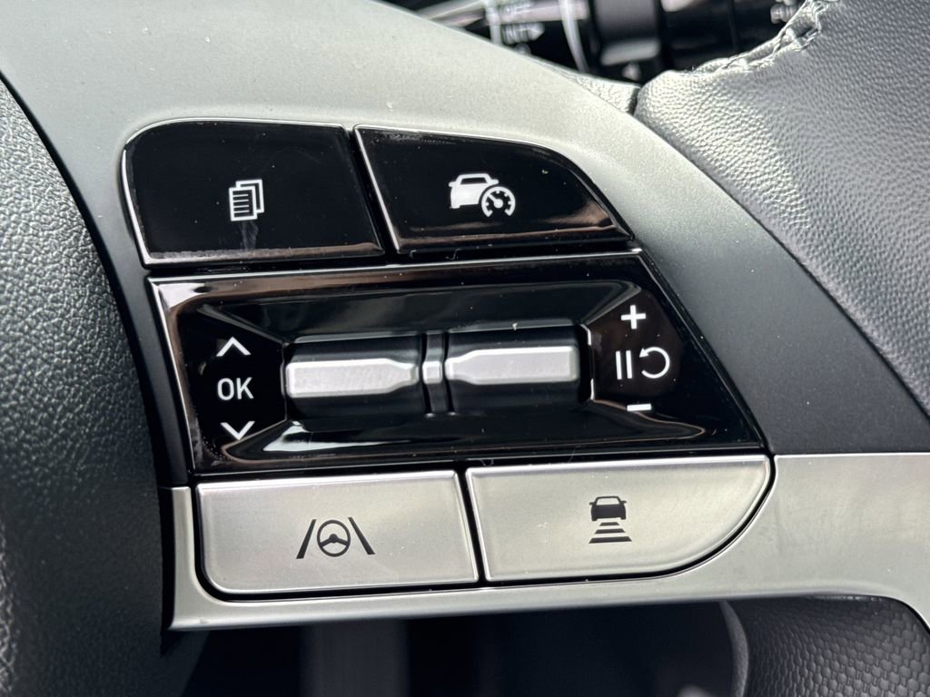 New 2026 Hyundai Elantra Limited FWD image 25