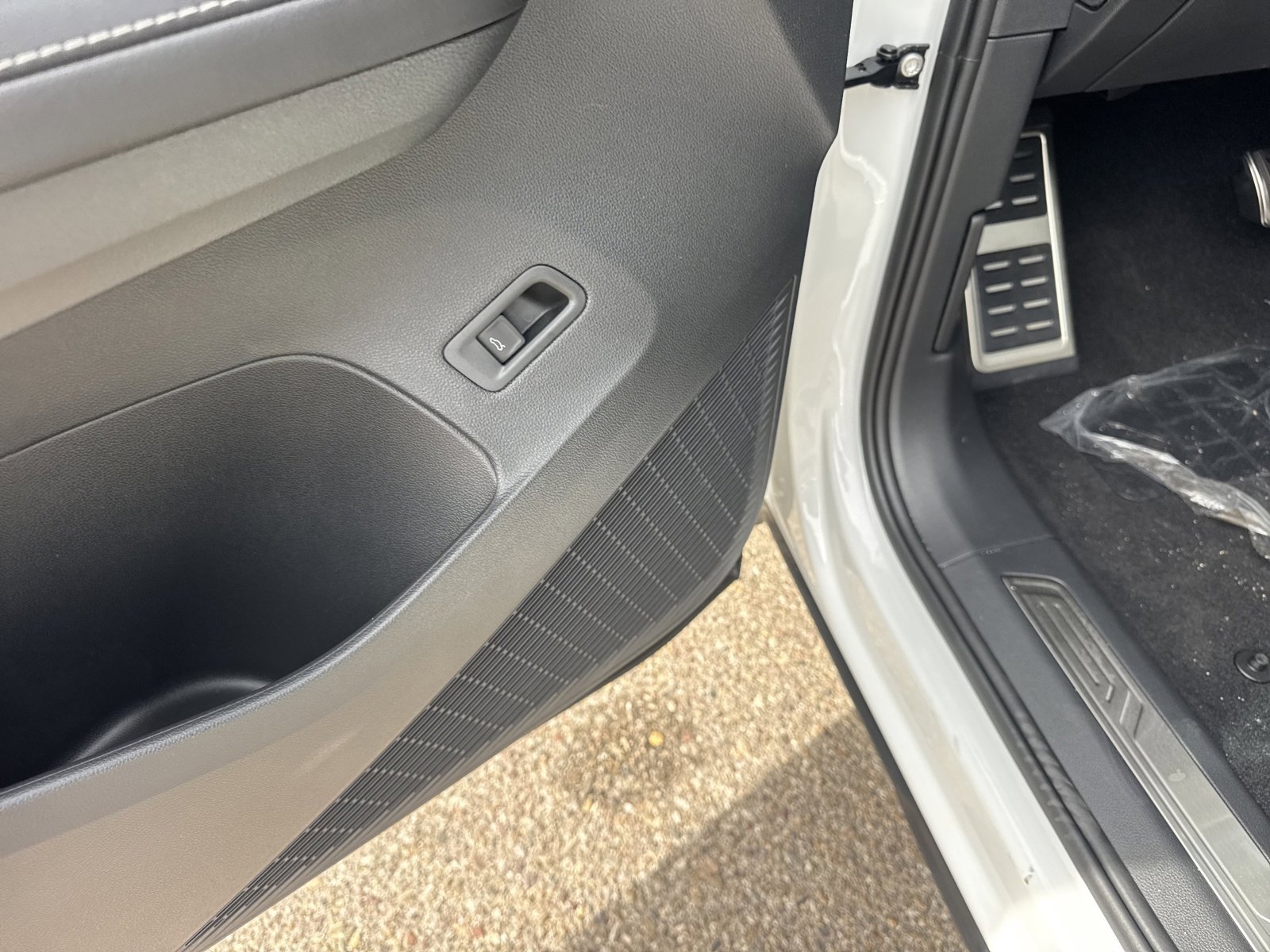 New 2026 Volkswagen Atlas SEL Premium R-Line image 16