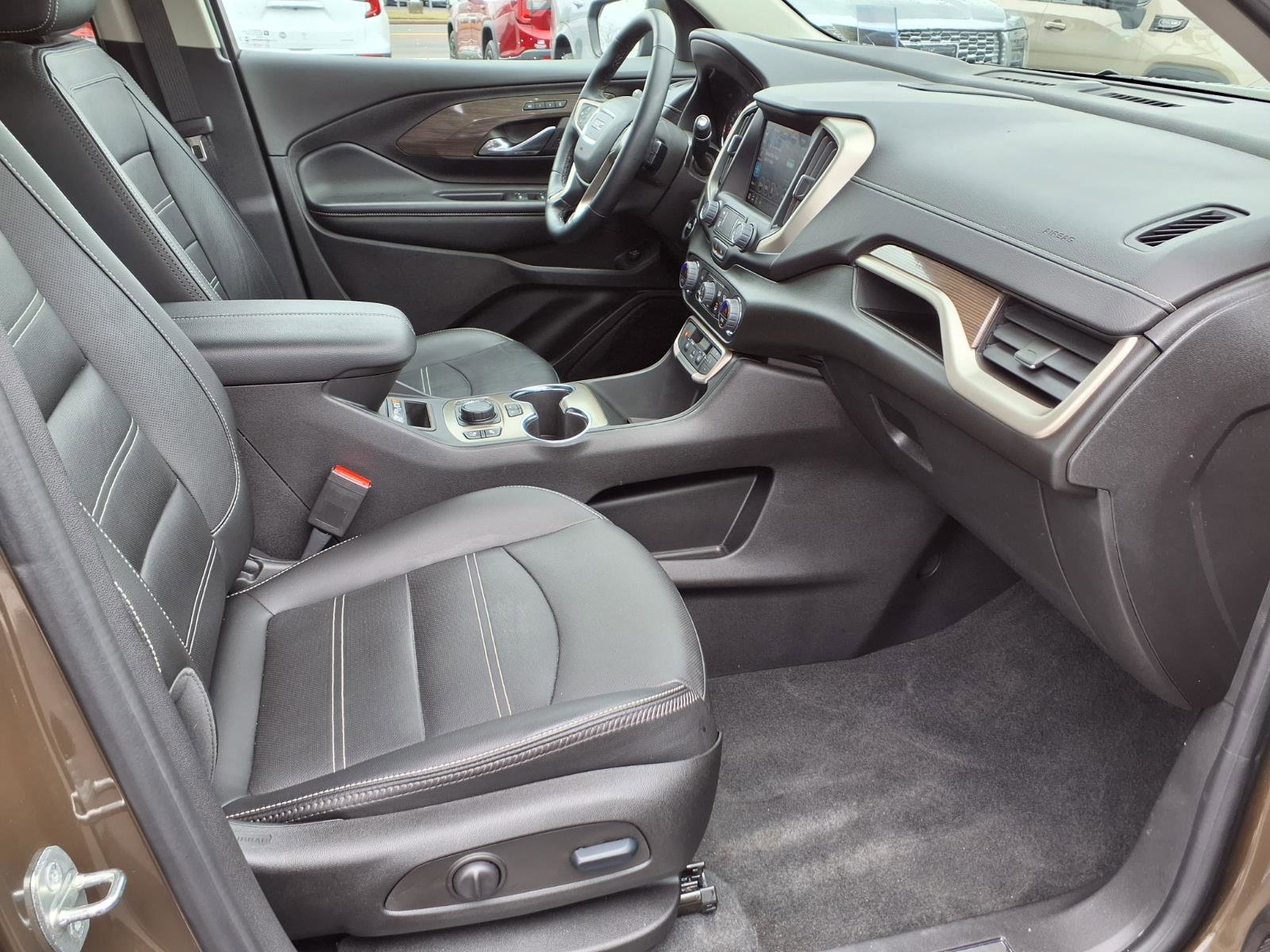 Certified 2024 GMC Terrain Denali w/ Denali Premium Package AWD/4WD image 11