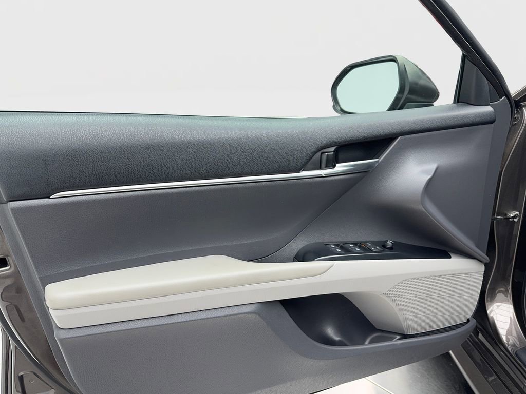Used 2020 Toyota Camry LE image 44