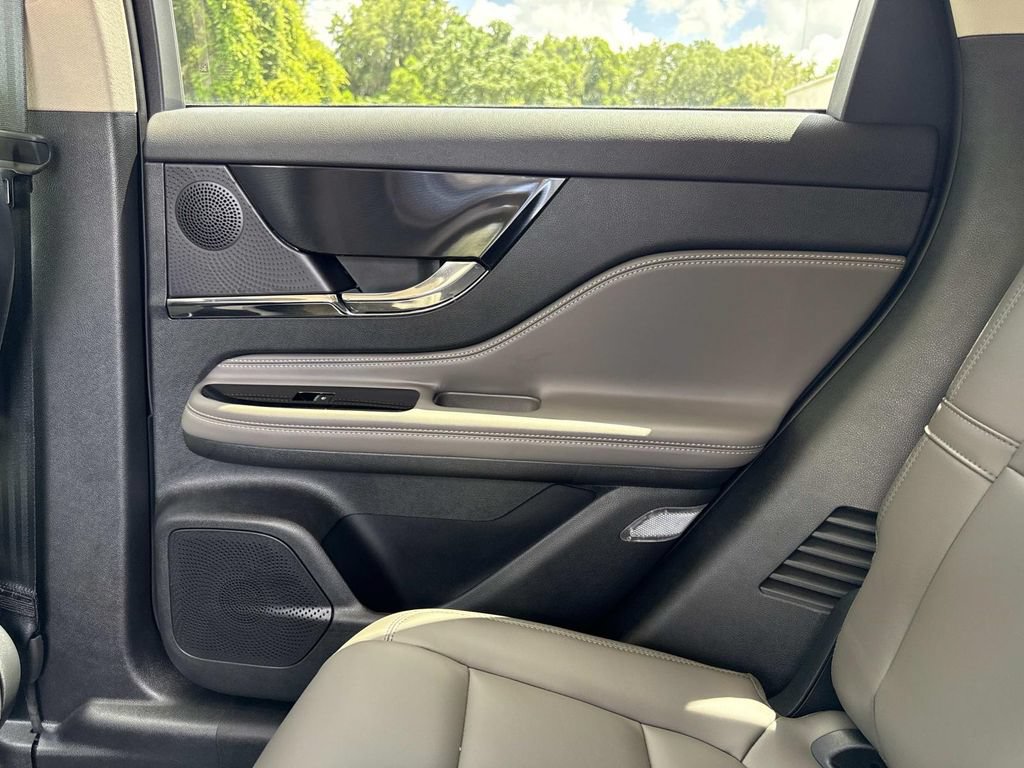 Certified 2026 Lincoln Corsair Premiere AWD/4WD image 15
