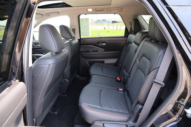 Certified 2025 Nissan Pathfinder Platinum w/ Cargo Package FWD image 11