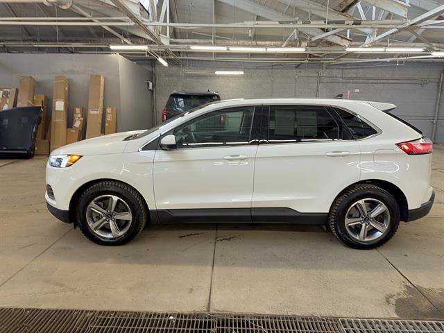 Certified 2023 Ford Edge SEL w/ Convenience Package AWD/4WD image 3