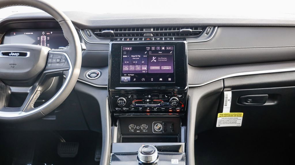 New 2025 Jeep Grand Cherokee Altitude image 14
