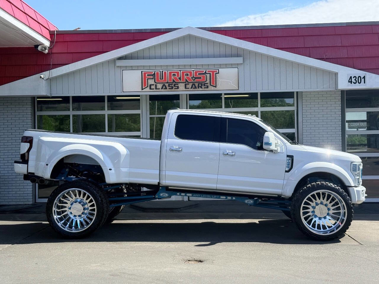 Used 2022 Ford F450 Platinum w/ FX4 Off-Road Package AWD/4WD image 3