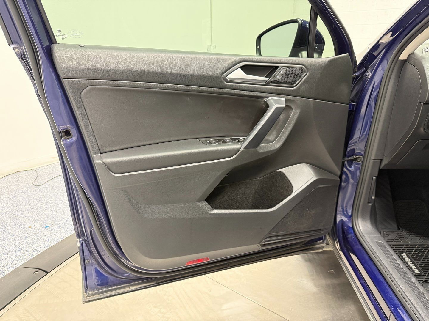 Used 2021 Volkswagen Tiguan SE image 9