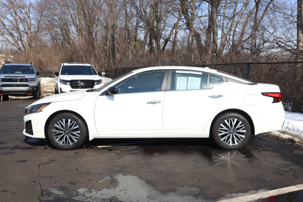 Used 2024 Nissan Altima 2.5 SV image 4