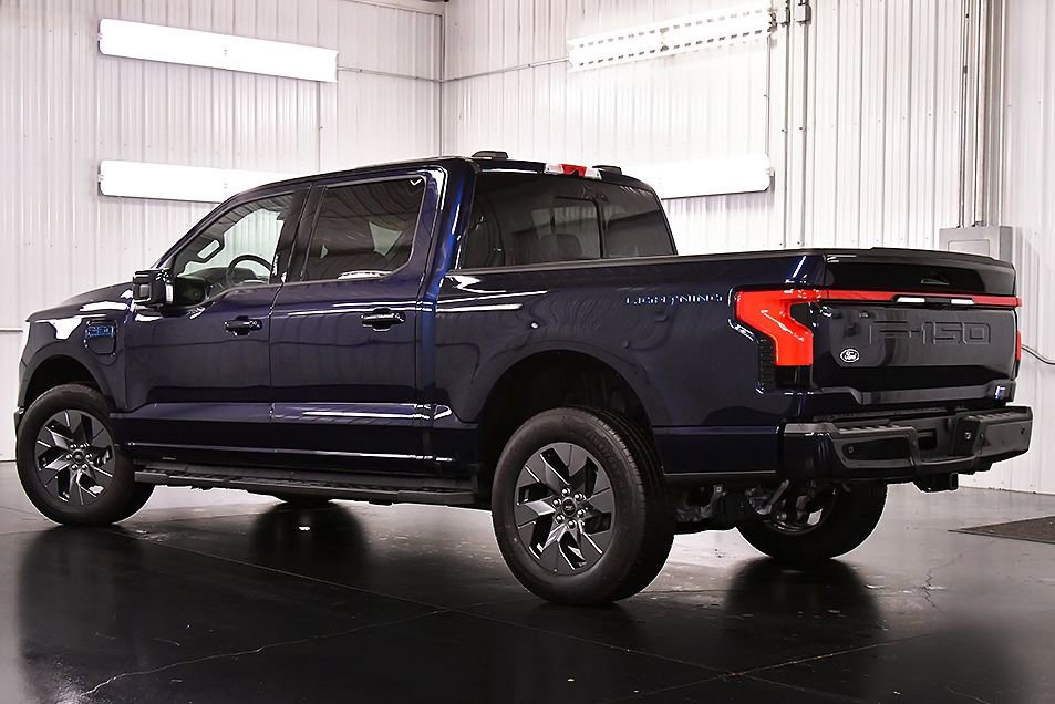 Used 2025 Ford F150 Lightning Lariat AWD/4WD image 5