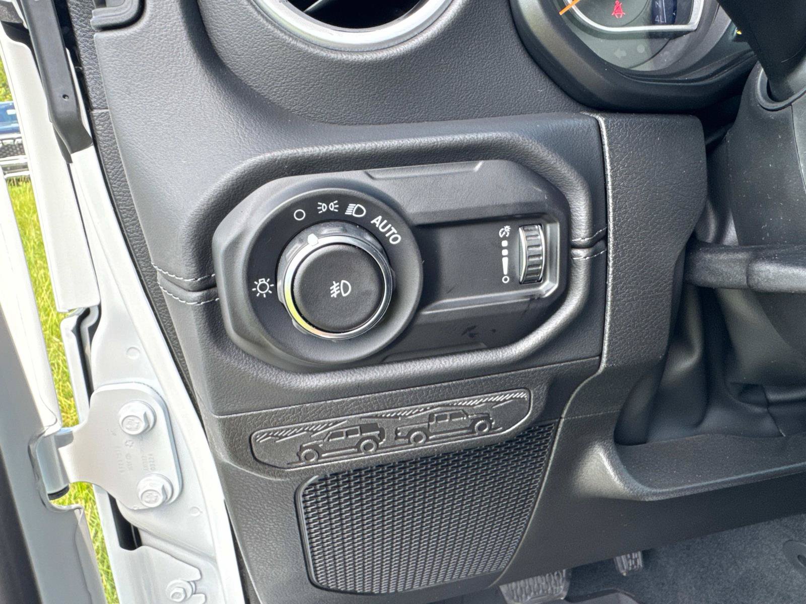 New 2025 Jeep Wrangler Unlimited Sahara AWD/4WD image 30