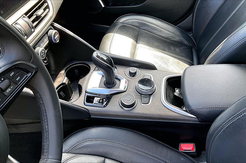 Used 2021 Alfa Romeo Giulia Ti RWD image 11