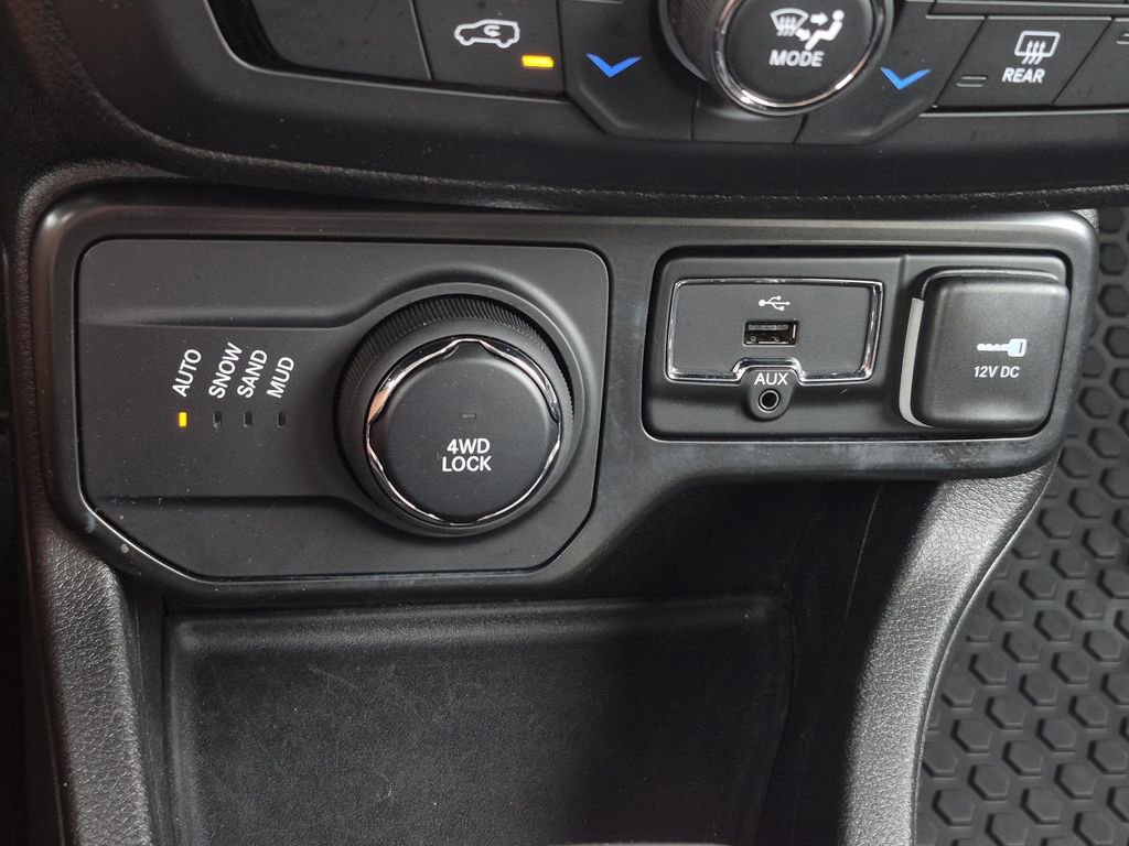 Used 2022 Jeep Renegade Latitude w/ Convenience Group AWD/4WD image 31