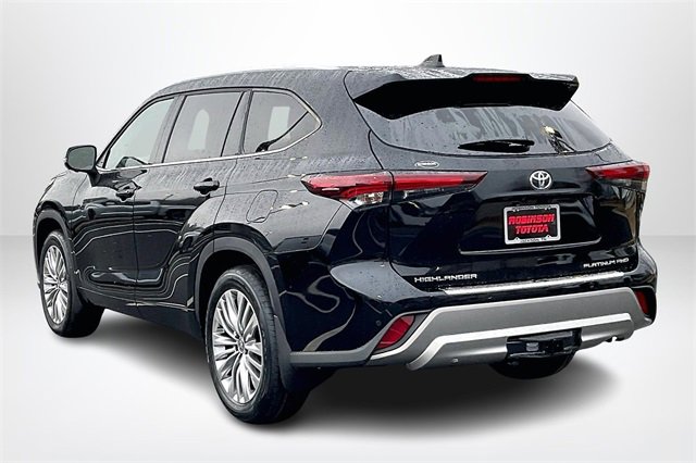 New 2026 Toyota Highlander Platinum image 3