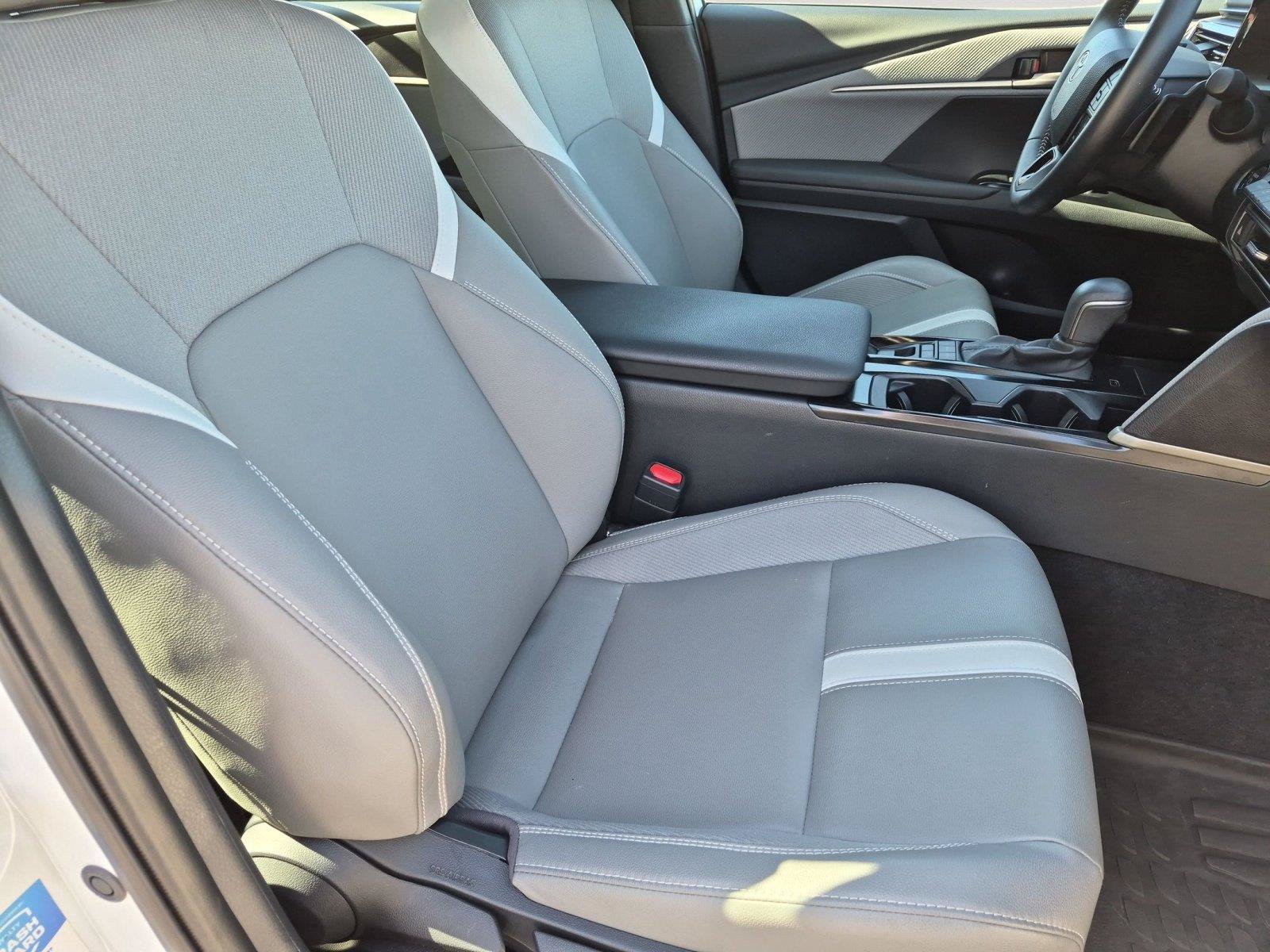 Used 2025 Toyota Camry SE FWD image 15