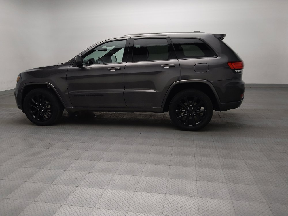 Used 2020 Jeep Grand Cherokee Altitude RWD image 3