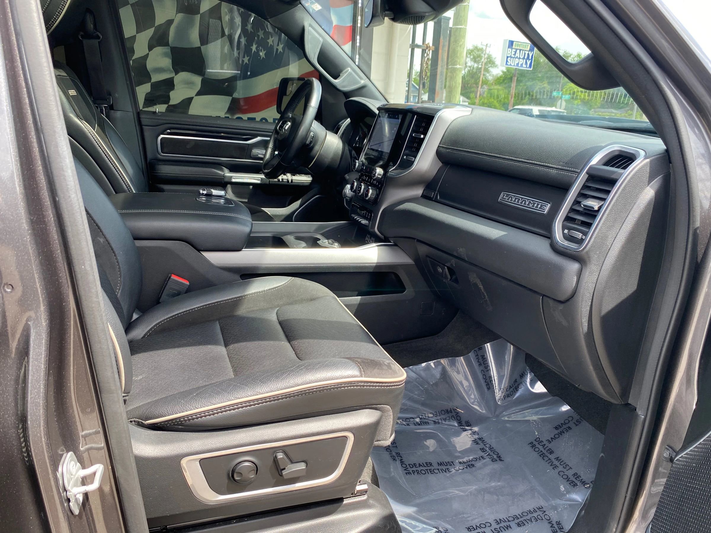 Used 2022 RAM 1500 Laramie w/ Sport Appearance Package image 12