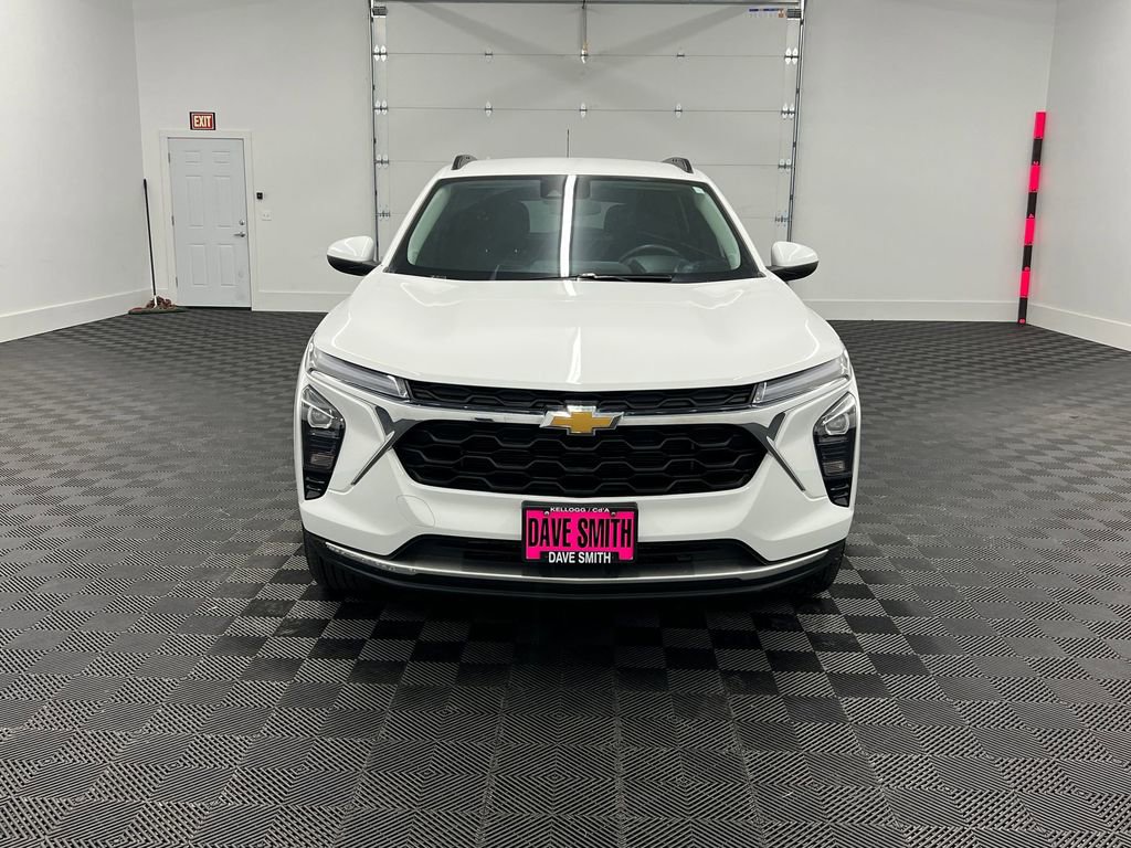 Used 2024 Chevrolet Trax LT w/ LT Convenience Package image 5