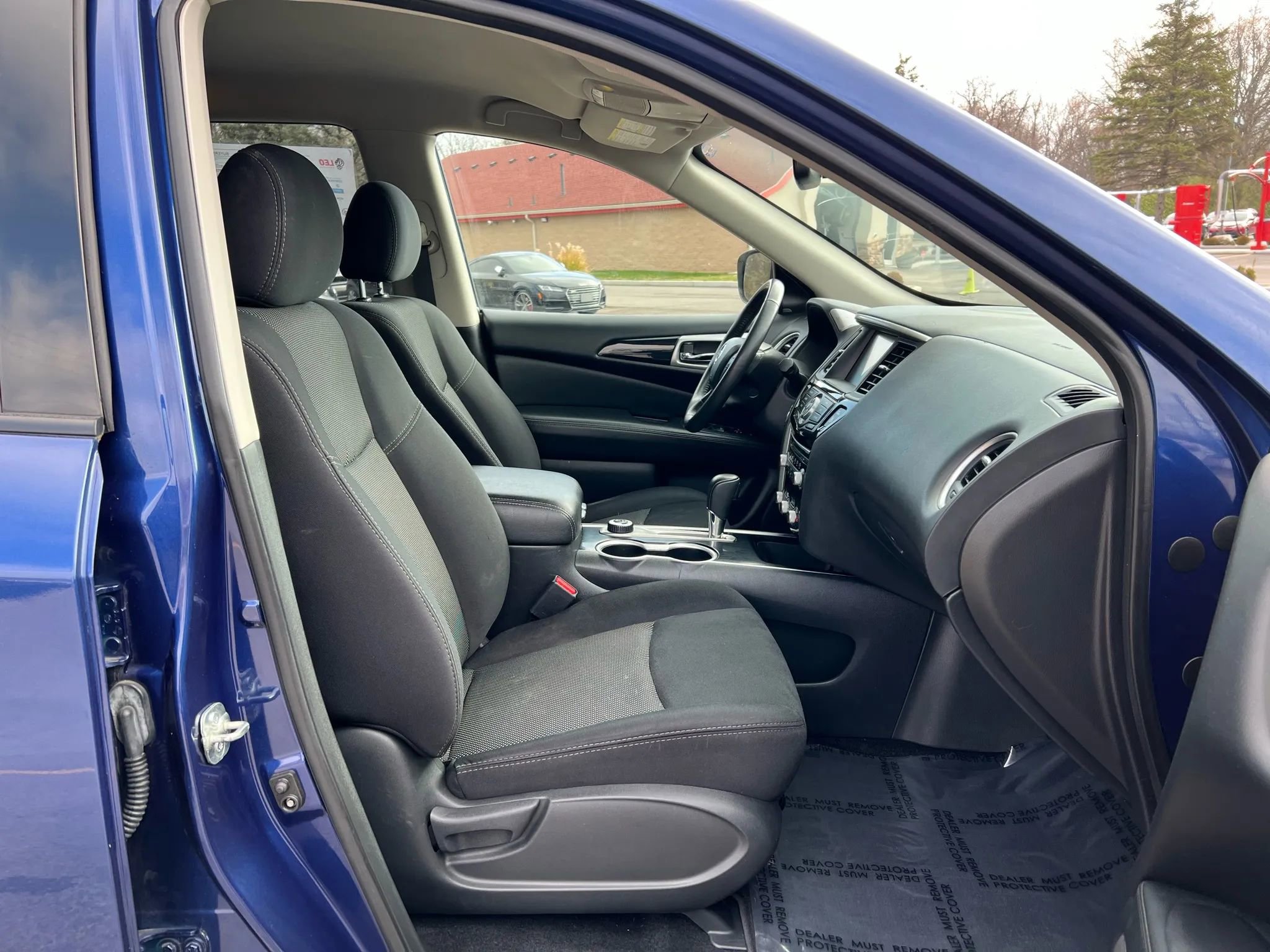 Used 2019 Nissan Pathfinder SV image 19