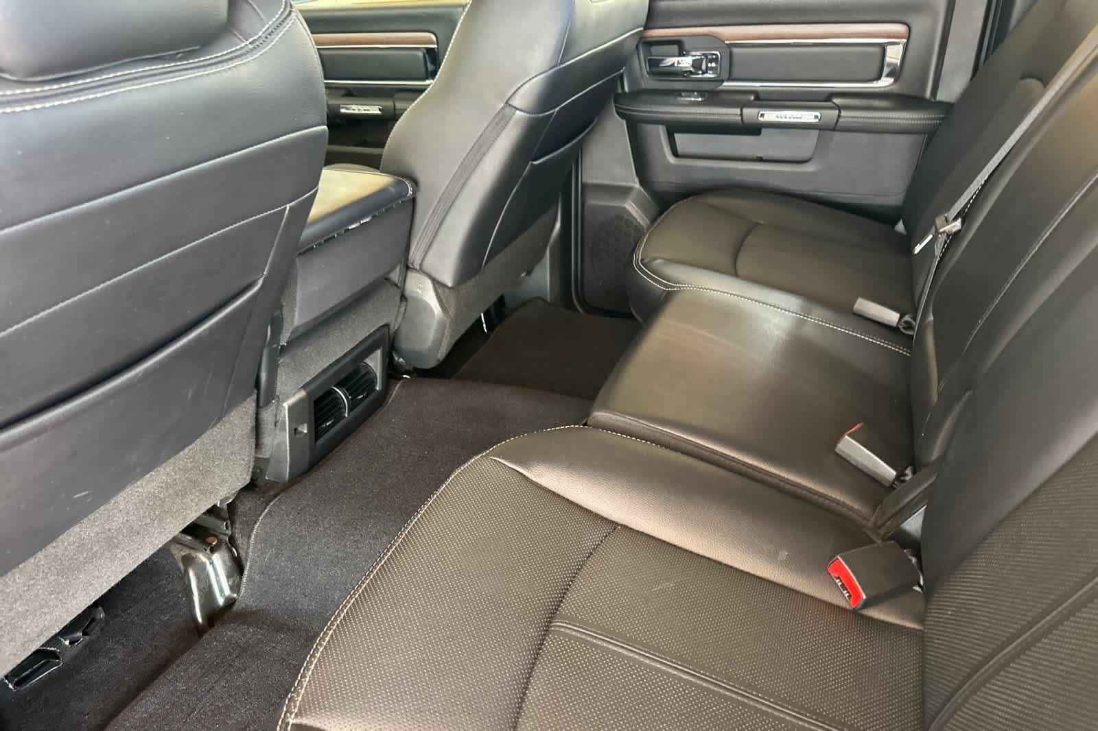 Used 2018 RAM 1500 Laramie w/ Convenience Group AWD/4WD image 12
