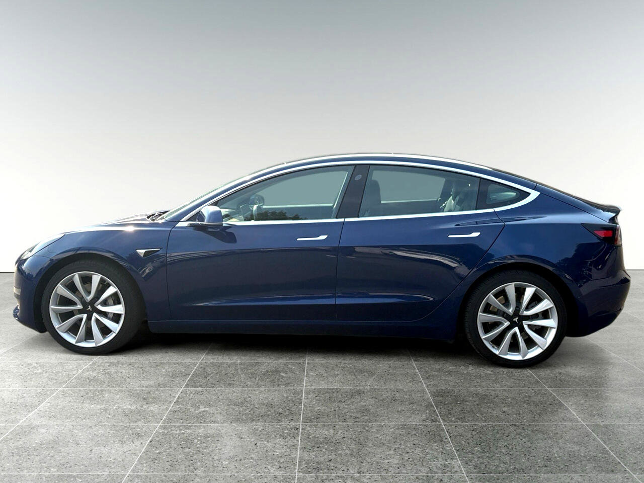 Used 2019 Tesla Model 3 Long Range image 3
