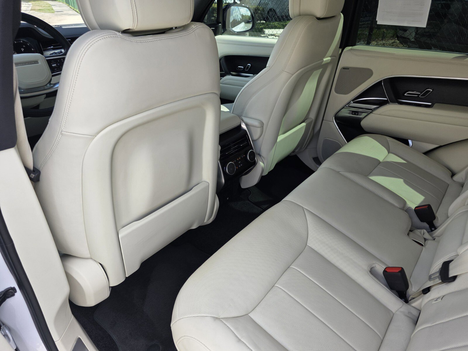 Certified 2024 Land Rover Range Rover SE image 16